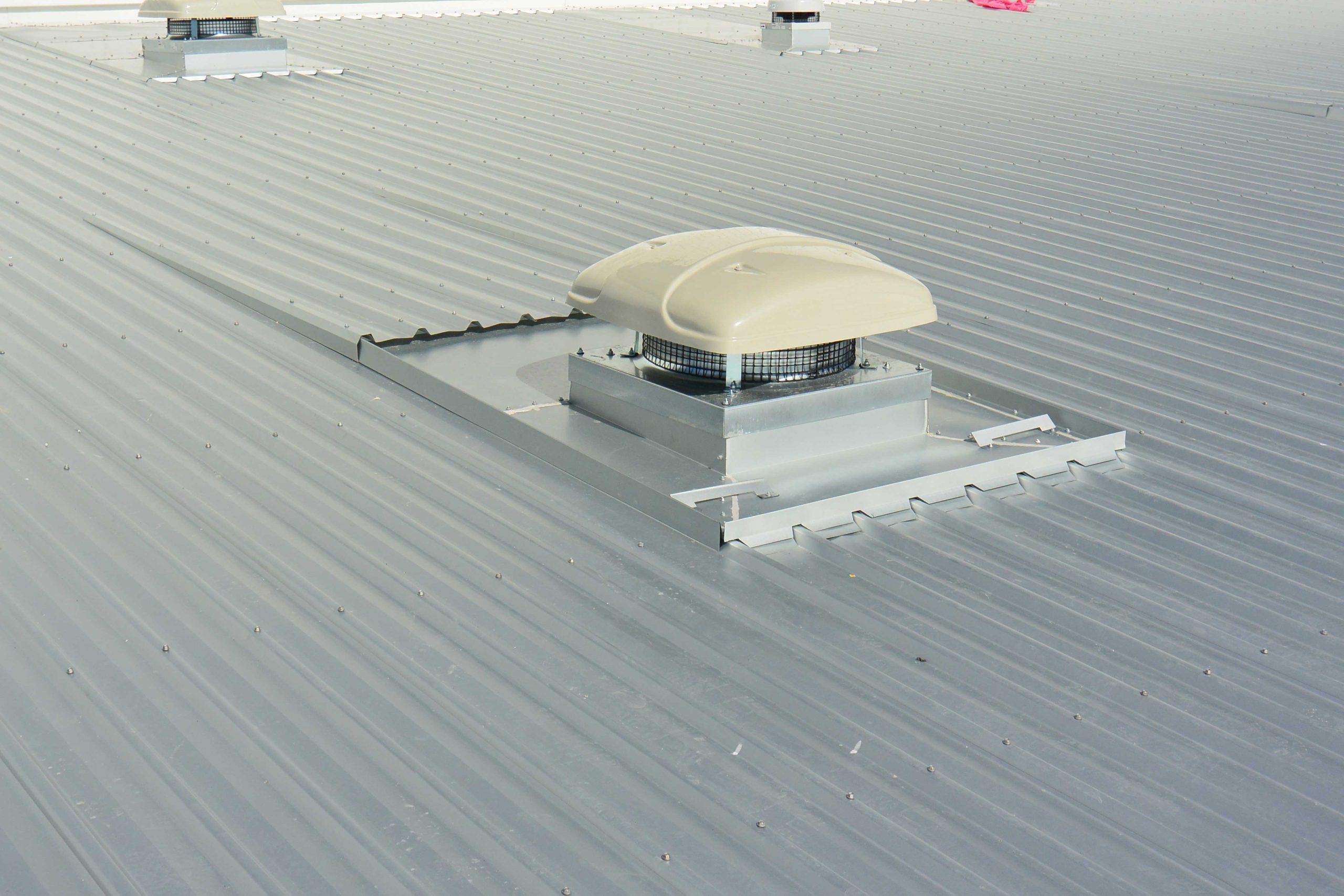 Effiziente Dachdurchführungen für sichere Photovoltaik